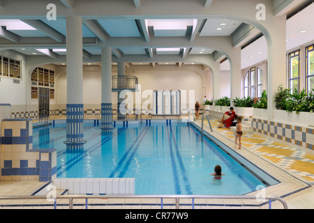 France, Vosges, station thermale de Vittel, piscine d'eau douce situé dans la réserve Palmarium Banque D'Images