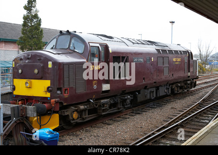 Chemins de fer de la côte ouest de la classe 37 Loch Arkaig locomotive train station à Fort William en Ecosse UK Banque D'Images