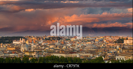 Coucher de soleil sur Rome, Italie, vue de la colline du Janicule, Banque D'Images