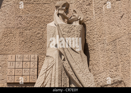 Judas Kiss, sculpture par Josep Maria Subirachs, façade de la Passion, la Sagrada Familia, Temple Expiatori je Basílica de la Sagrada Banque D'Images