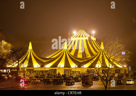 FlicFlac tente de cirque, cirque de Noël FlicFlac, premiere de Nacht, Schrille eilige Nacht, Westfalia Hall, Dortmund Banque D'Images