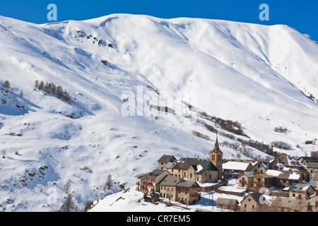 France, Hautes Alpes, vallée de l'Oisans, Massif des Grandes Rousses, le village du Chazelet Banque D'Images