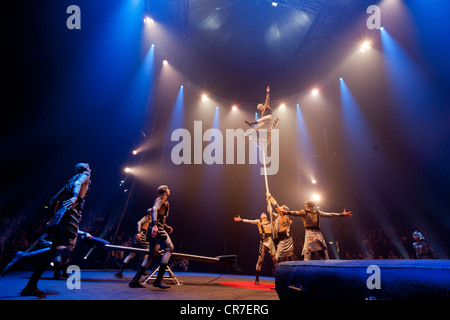 Troupe Dosov, FlicFlac Cirque de Noël, première de Nacht, Schrille eilige Nacht, Westfalia Hall, Dortmund Banque D'Images