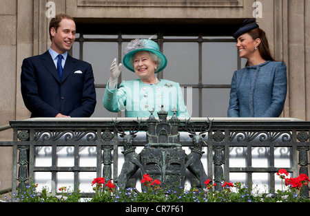 La Grande-Bretagne La reine Elizabeth II, le Prince William et Catherine, duchesse de Cambridge à Nottingham sur le Jubilé tournée au Royaume-Uni Banque D'Images