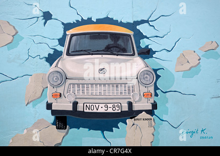 Tester le reste, Trabant briser le mur de Berlin, peinture murale par Birgit Kinder, mur de Berlin, East Side Gallery, Berlin Banque D'Images