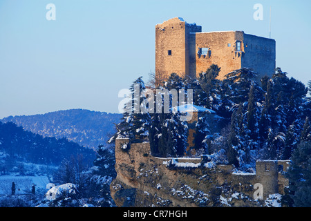 La France, Vaucluse, Vaison la Romaine, dans la neige, avec vue sur le château médiéval avec les Comtes de Toulouse château construit au Banque D'Images