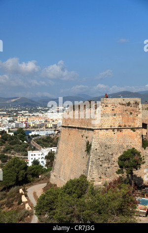 L'Espagne, Îles Baléares, Ibiza, la vieille ville d'Ibiza (UNESCO site), Dalt Vila, vue depuis les remparts Banque D'Images