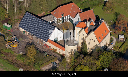 Vue aérienne, Haus Reck - Château à douves avec des panneaux solaires sur toit, Pelkum, Hamm, Ruhr, Nordrhein-Westfalen, Germany, Europe Banque D'Images