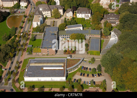 Vue aérienne, panneaux solaires sur les toits, Riesener, Gymnase de l'école de grammaire, Gladbeck, Ruhr, Rhénanie du Nord-Westphalie Banque D'Images