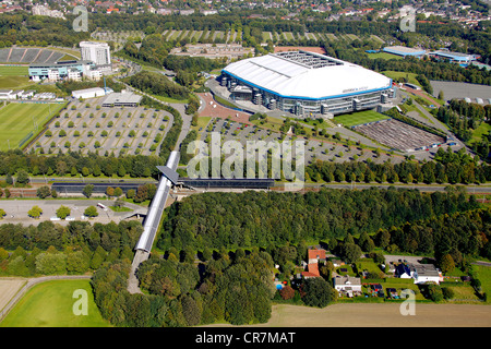 Vue aérienne, des voiles solaires, station de tramway avec des panneaux solaires sur les toits, Veltins Arena, Gelsenkirchen, Ruhr Banque D'Images