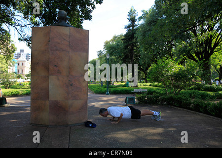 Brasil, état de Minas Gerais, Belo Horizonte, jogger Banque D'Images