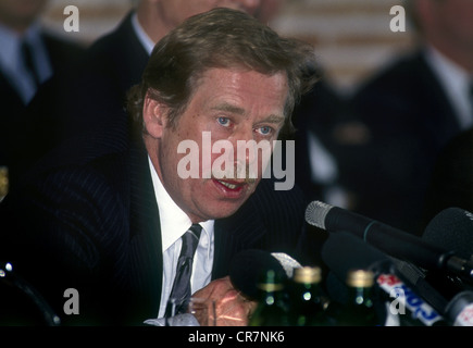 Havel, Vaclav, 5.10.1936 - 18.12.2011, auteur/écrivain et politicien tchèque, Président de la République tchèque 1993 - 2002, portrait, Munich, 2.1.1990, Banque D'Images