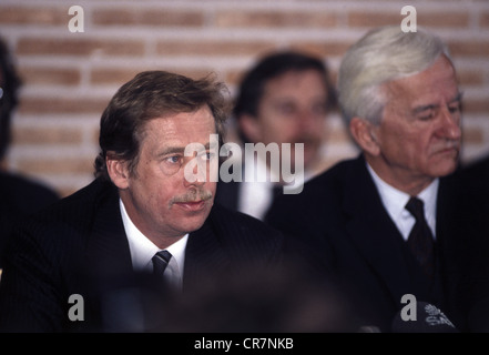 Havel, Vaclav, 5.10.1936 - 18.12.2011, auteur/écrivain et politicien tchèque, Président de la République tchèque 1993 - 2002, portrait, avec Richard von Weizsäcker, Munich, 2.1.1990, Banque D'Images