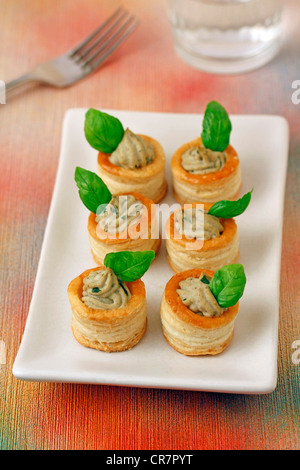 Aubergine vol au vents. Recette disponible Banque D'Images