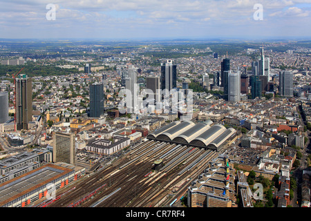 Vue aérienne, la gare, le quartier central de startion, financial district, Frankfurt am Main, Hesse, Germany, Europe Banque D'Images