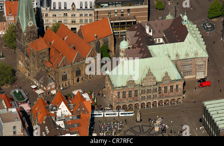 Vue aérienne, hôtel de ville, la cathédrale Saint-Jean Petri-Dom, Am Markt, l'île de la vieille ville, Brême, Allemagne, Europe Banque D'Images