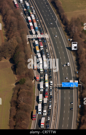 Vue aérienne, l'autoroute A1, autoroute embouteillage de camions, travaux routiers, Holzwickede, Nordrhein-Westfalen, Germany, Europe Banque D'Images