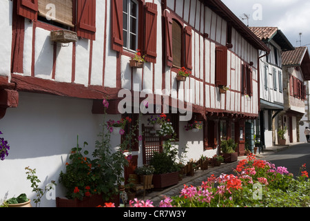 France, PyrÃ©nÃ©es-atlantiques (64), La Bastide-Clairence, labellisÃ© Les Plus Beaux Villages de France Banque D'Images