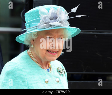 Sa Majesté la Reine visiter Corby Cube, Northamptonshire, le 13 juin, 2012. Photo de John Robertson. Banque D'Images