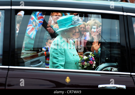 Sa Majesté la Reine visiter Corby Cube, Northamptonshire, le 13 juin, 2012. Photo de John Robertson. Banque D'Images