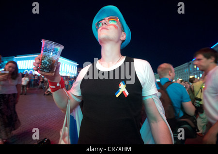 Portrait d'une fédération de ventilateur avec une lumière dramatique à Kiev's fanzone Banque D'Images