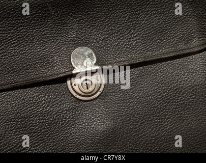 Dossier cuir vintage avec fermoir en métal Banque D'Images