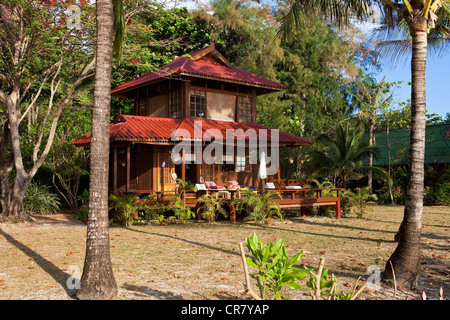 La Thaïlande, la province de Krabi, Railay, la Hat Phra Nang Beach, plage maison Banque D'Images
