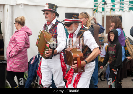 Cornwall, England, UK - Morris Tinners jouant accordéon à Royal Cornwall show, juin 2012. Banque D'Images