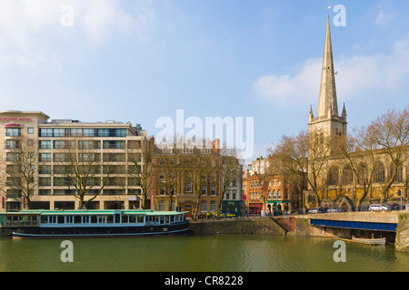 Rivière Avon, 37, rue Baldwin avec St Nicholas church et pont de Bristol, Bristol, Gloucestershire, Angleterre Banque D'Images