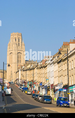 Park Street avec les volontés Memorial Building, Wills Memorial Tower, est intervenu de manière uniforme, de terrasses à flanc de Bristol Banque D'Images