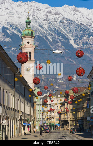 Maria Theresien Strasse rue avec Servitenkirche église, Innsbruck, Tyrol, Autriche, Europe Banque D'Images