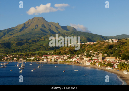 La France, Martinique, Saint Pierre et la Montagne Pelée (1397m) Banque D'Images