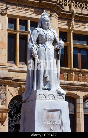 L'Afrique du Sud, Eastern Cape, Port Elisabeth, Bibliothèque publique avec statue de la reine Victoria Banque D'Images