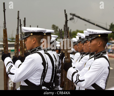 Les membres de l'Académie militaire des Philippines silencieuse de la scène au cours de la célébration de la journée de l'indépendance des pays Banque D'Images