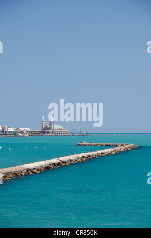 L'Illinois, Chicago. le lac Michigan voir de Navy Pier et côtière marina. Banque D'Images