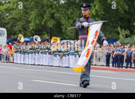 Les membres de l'Académie militaire des Philippines silencieuse de la scène au cours de la célébration de la journée de l'indépendance des pays Banque D'Images