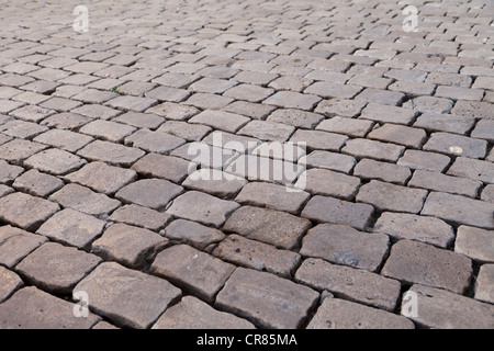 Pierres de cailloux sur la Place Gambetta, Pézenas, Hérault, France, Europe Banque D'Images