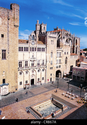 France, Aude, Narbonne, le Palais de l'archevêque donnant sur la Place de l'Hôtel de Ville Banque D'Images