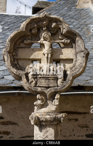 La France, l'Aveyron, Estaing, étiqueté Les Plus Beaux Villages de France, sur le Chemin de Saint Jacques, UNESCO World Heritage, cross Banque D'Images