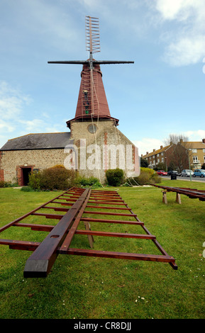 Les hommes au travail la mise en oeuvre de nouveaux coups sur Blatchington Mill Moulin à Hove Banque D'Images