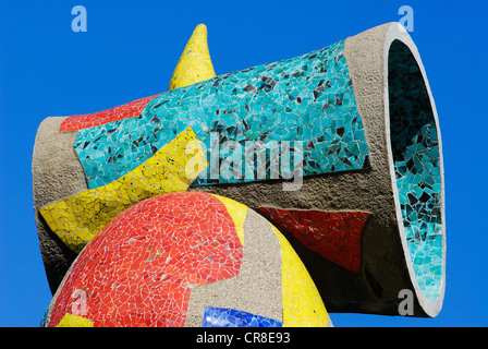 Espagne, Catalogne, Barcelone, la sculpture dona i Ocell (femme et Oiseau) (1983) par l'artiste Joan Miro, situé dans l'Joan Banque D'Images