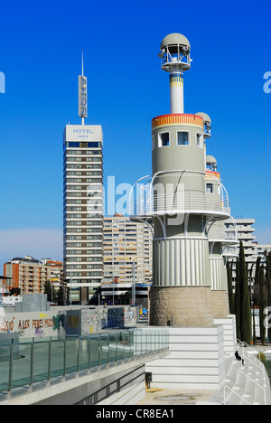 Espagne, Catalogne, Barcelone, Hotel Torre Catalunya avec l'antenne Sony, Vue du parc de l'Espanya industrial Banque D'Images