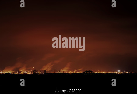 Raffinerie de Grangemouth, en Écosse, la nuit Banque D'Images