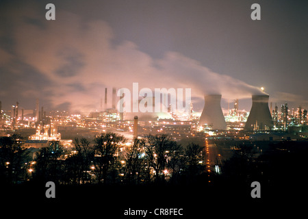 Raffinerie de Grangemouth, en Écosse, la nuit Banque D'Images