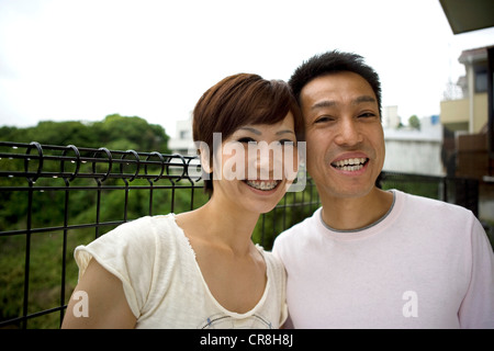 Portrait of a happy couple outdoors Banque D'Images