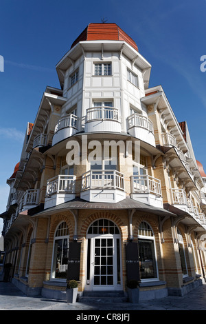 Hotel Belle Vue, façade historique, De Haan, West-vlaanderen, Belgique, Europe Banque D'Images