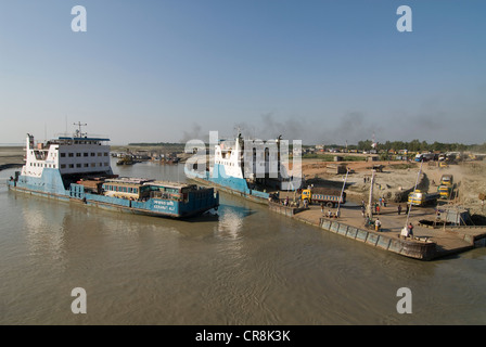 L'Asie du Sud , Bangladesh , ferry navire à Ganges river qui est appelé Padma au Bangladesh Banque D'Images