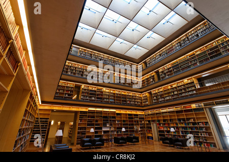 Des étagères dans le hall, Kubus study center de la bibliothèque de la Duchesse Anna Amalia à Weimar, Thuringe, Allemagne, Europe Banque D'Images