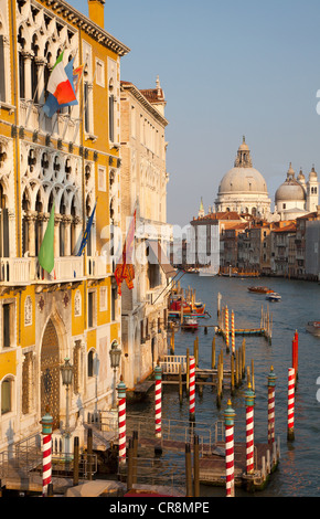 Bâtiments le long du grand canal, Venise, Italie Banque D'Images