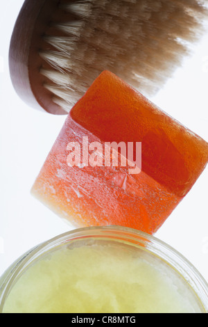Savon, brosse corps et des articles de toilette Banque D'Images